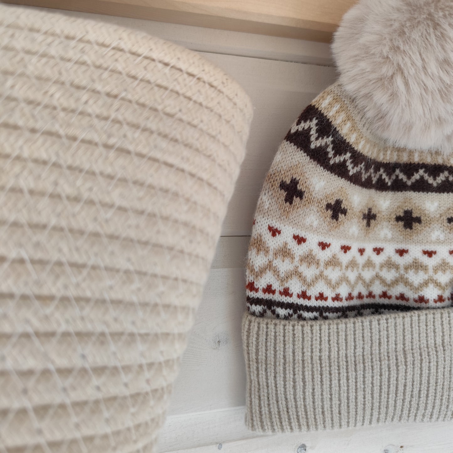 Jess & Lou - Cosy Pom Pom Beanie - Nordic Neutral