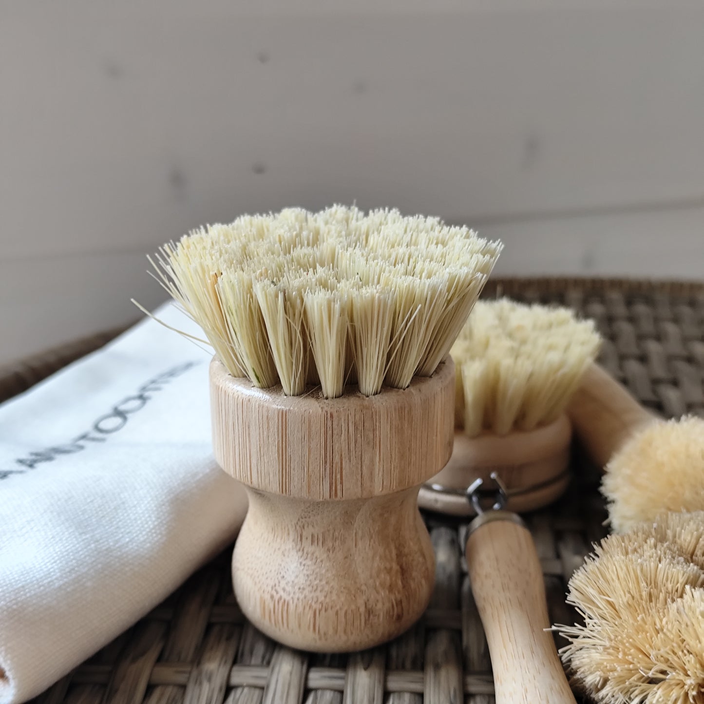 Mama and Tochter - Set of 3 Wooden Kitchen Brushes