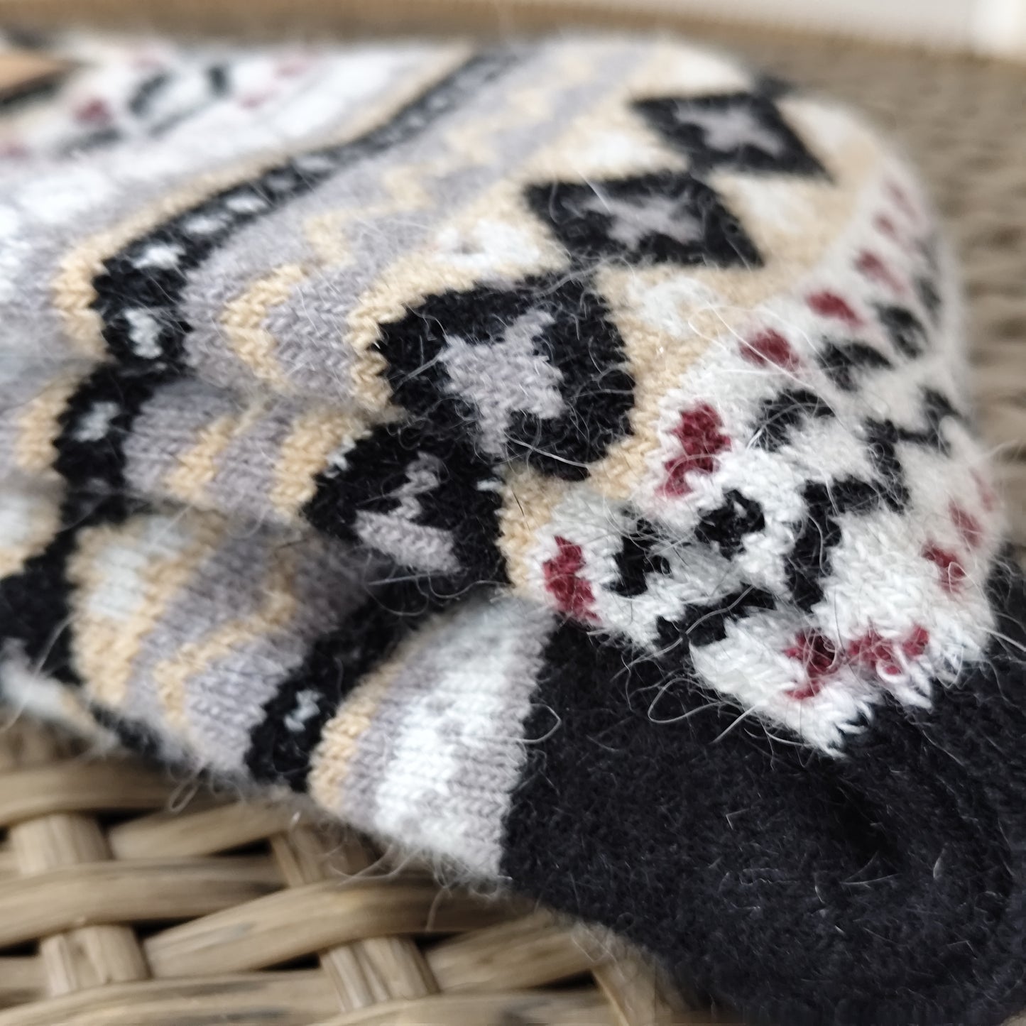 Jess & Lou - Super Soft, Cosy Socks - Nordic Black & Beige
