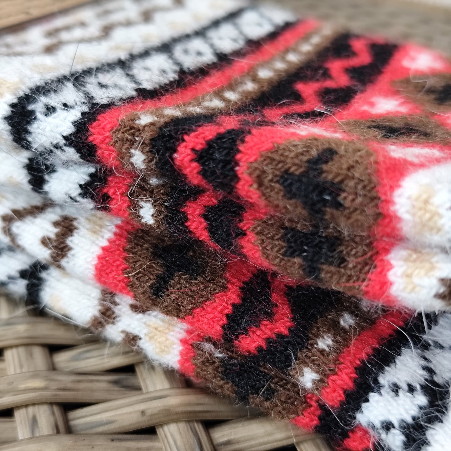 Jess & Lou - Super Soft, Cosy Socks - Nordic Red