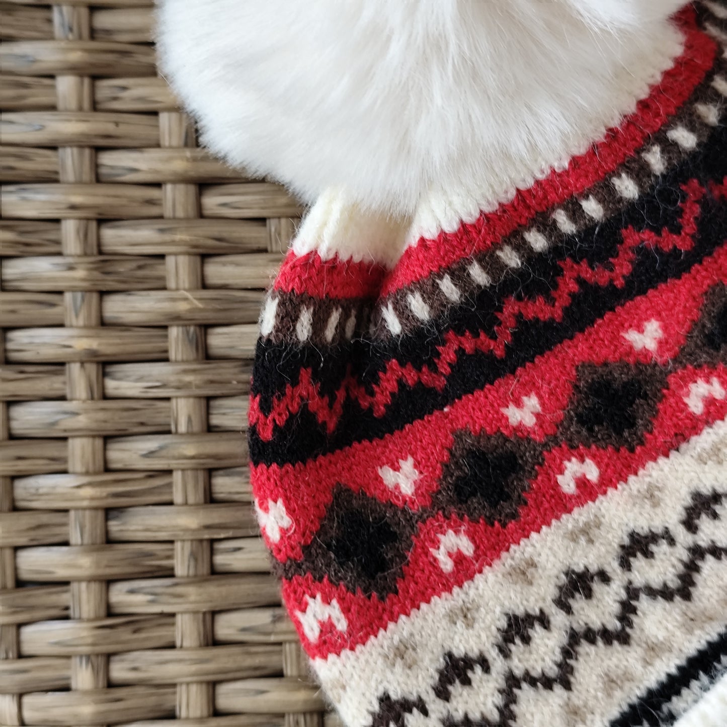 Jess & Lou - Cosy Pom Pom Beanie - Nordic Red