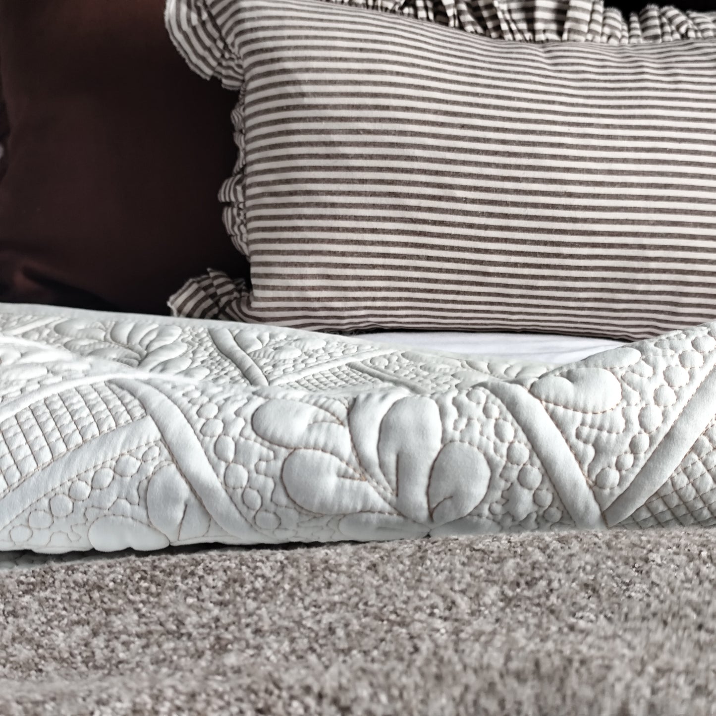 Quilted Throw – Soft Cream - Gold Thread