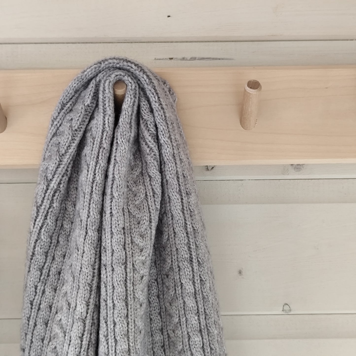Jess & Lou - Cosy Cable Knit Scarf - Grey