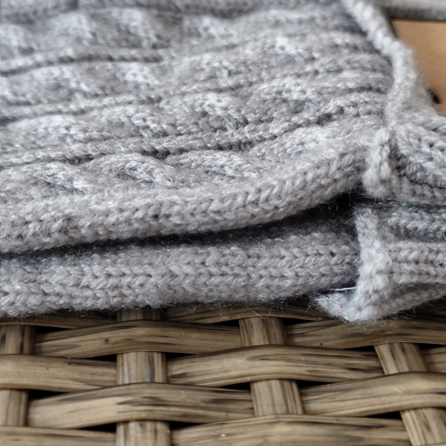 Jess & Lou - Grey Cable Knit Gloves